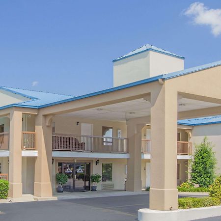 Days Inn & Suites By Wyndham Пайн Блъф Екстериор снимка