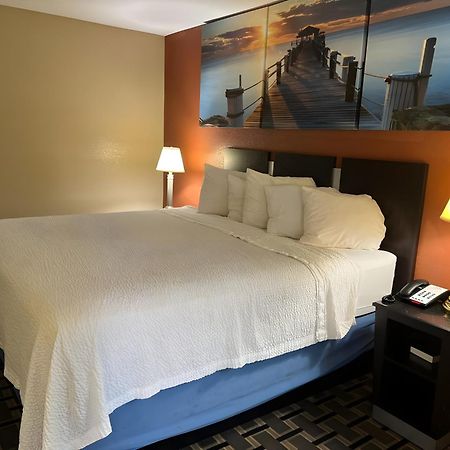 Days Inn & Suites By Wyndham Пайн Блъф Екстериор снимка
