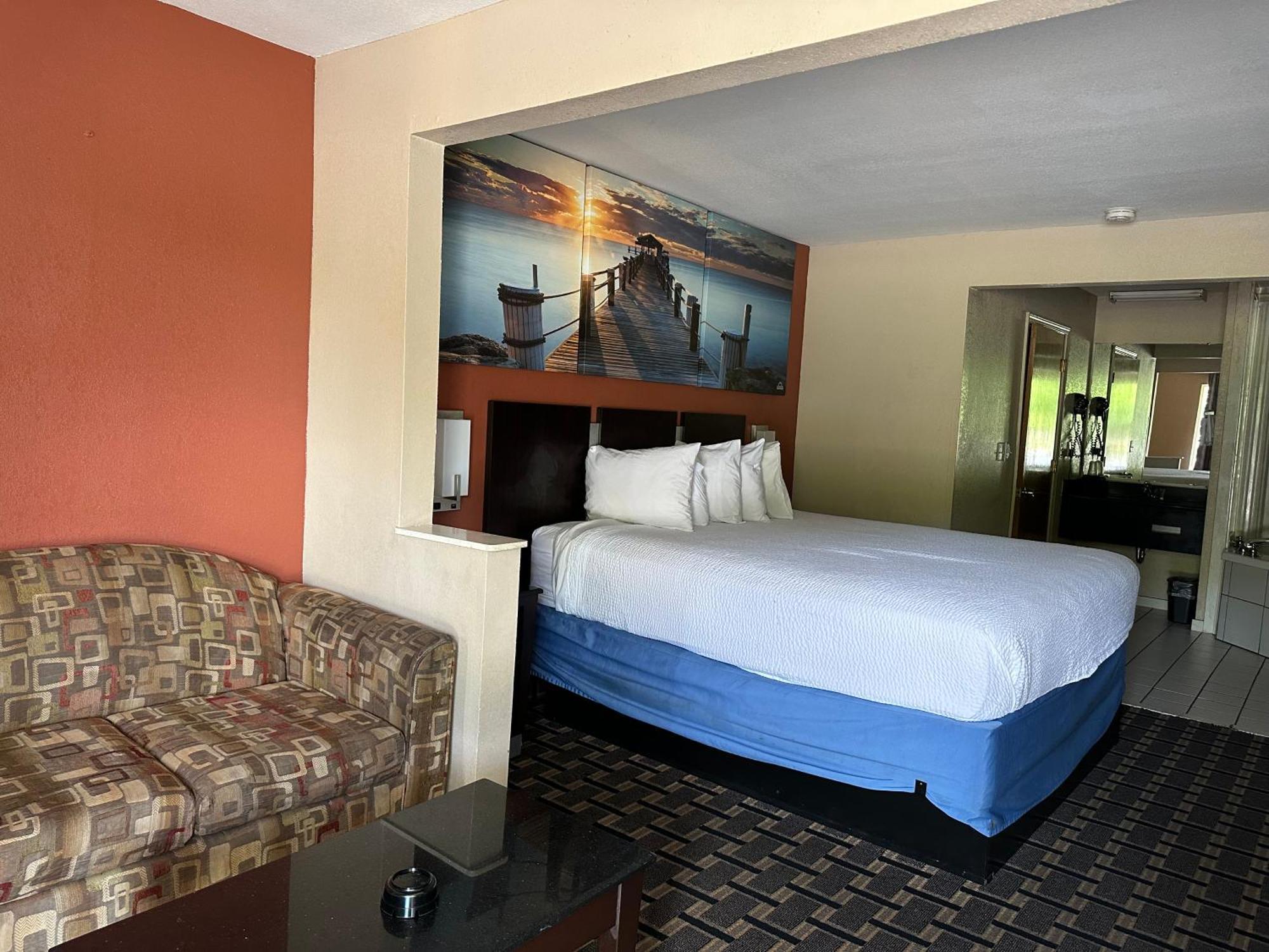 Days Inn & Suites By Wyndham Пайн Блъф Екстериор снимка