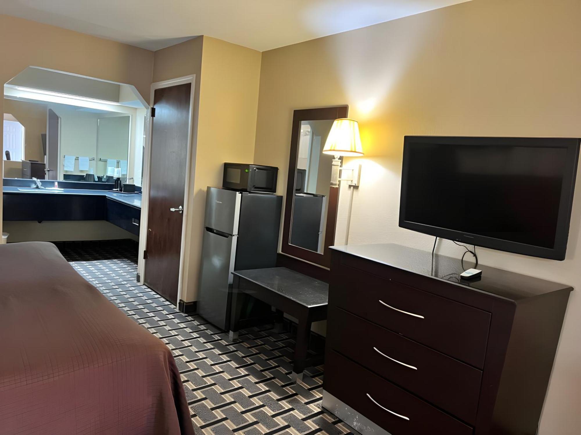 Days Inn & Suites By Wyndham Пайн Блъф Екстериор снимка