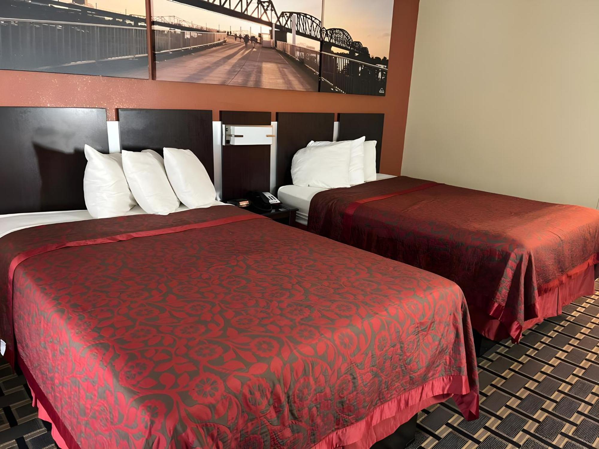 Days Inn & Suites By Wyndham Пайн Блъф Екстериор снимка