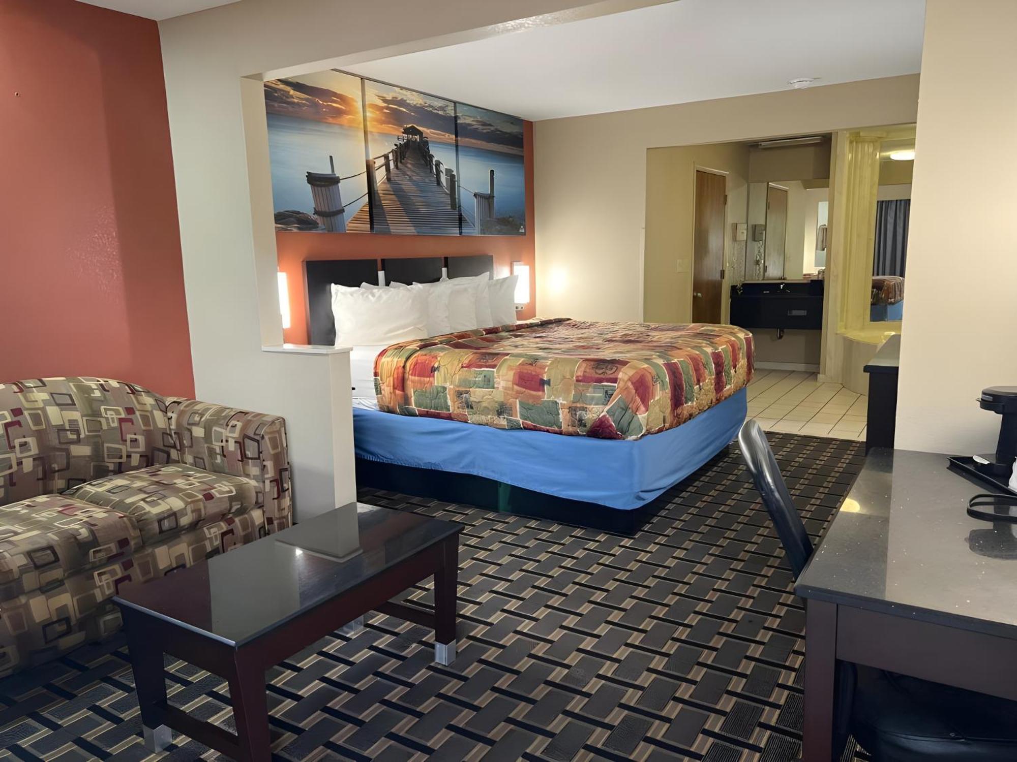 Days Inn & Suites By Wyndham Пайн Блъф Екстериор снимка