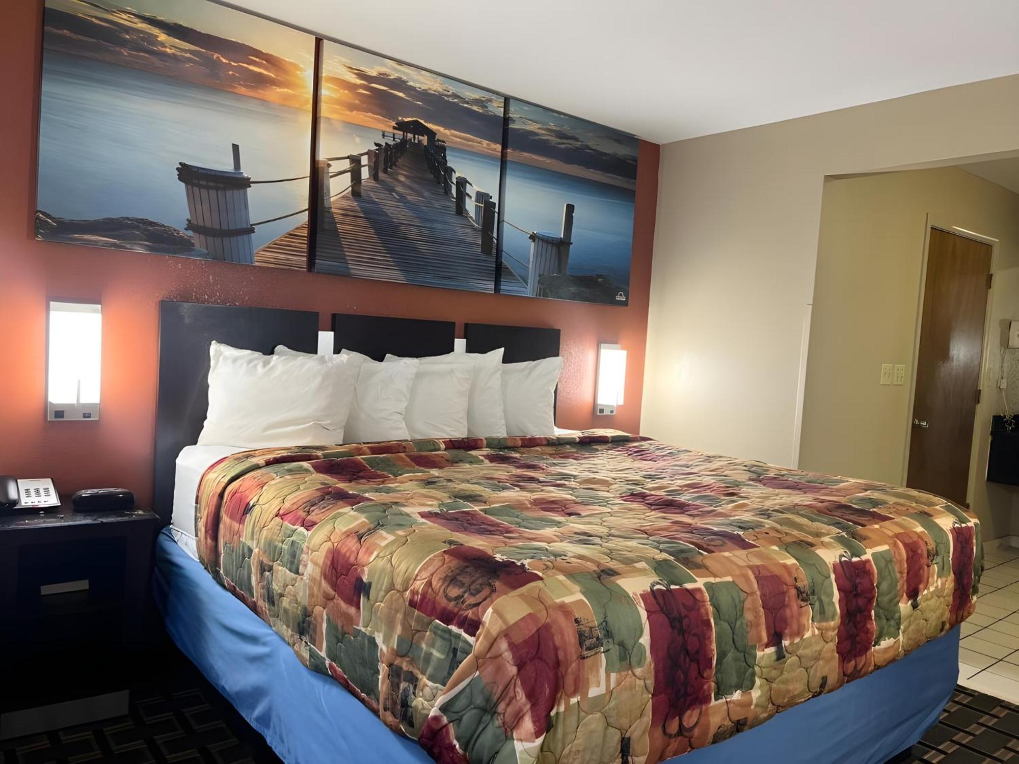 Days Inn & Suites By Wyndham Пайн Блъф Екстериор снимка