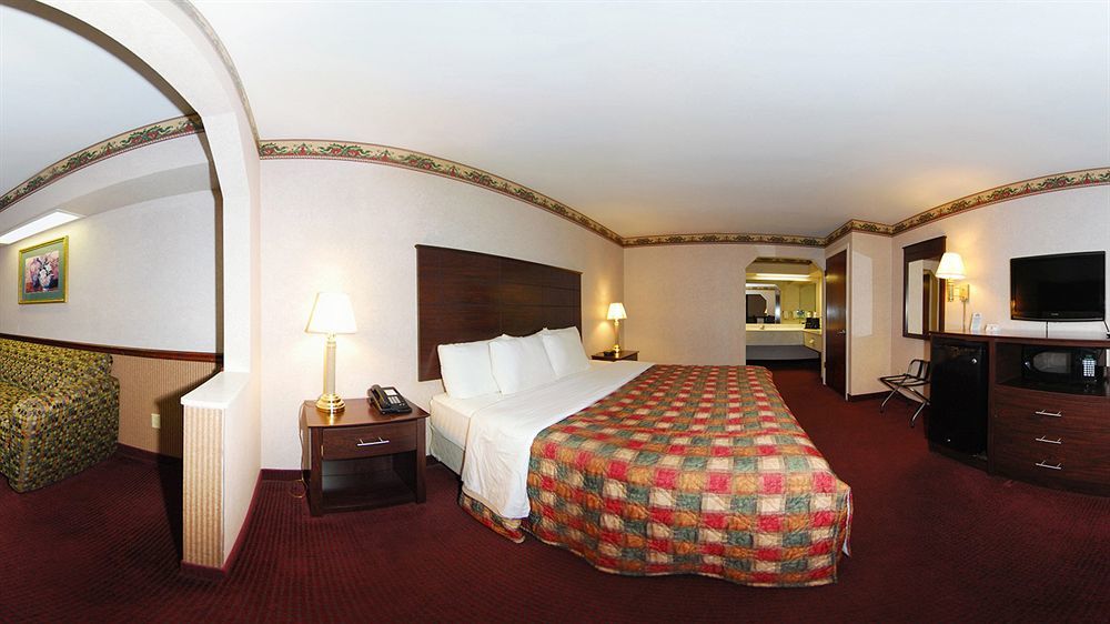 Days Inn & Suites By Wyndham Пайн Блъф Екстериор снимка